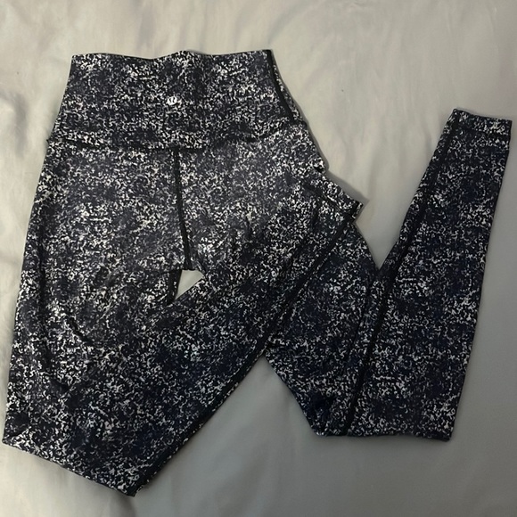 Lululemon wonder under - Picture 2 of 3